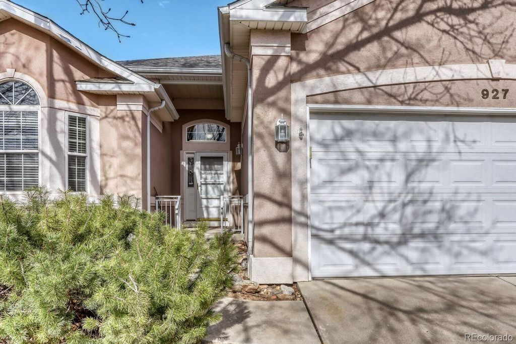 Photo of 927 Champion Circle, Longmont, CO 80503 (MLS # 2709209)