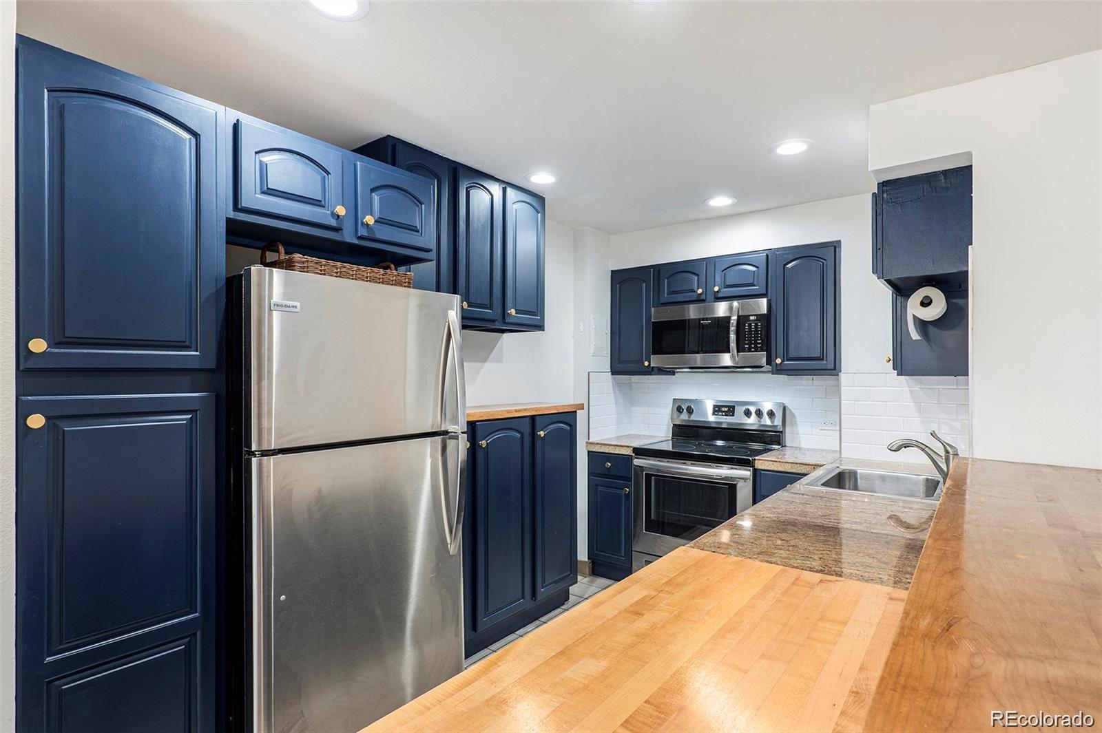 480 S Marion Parkway 402