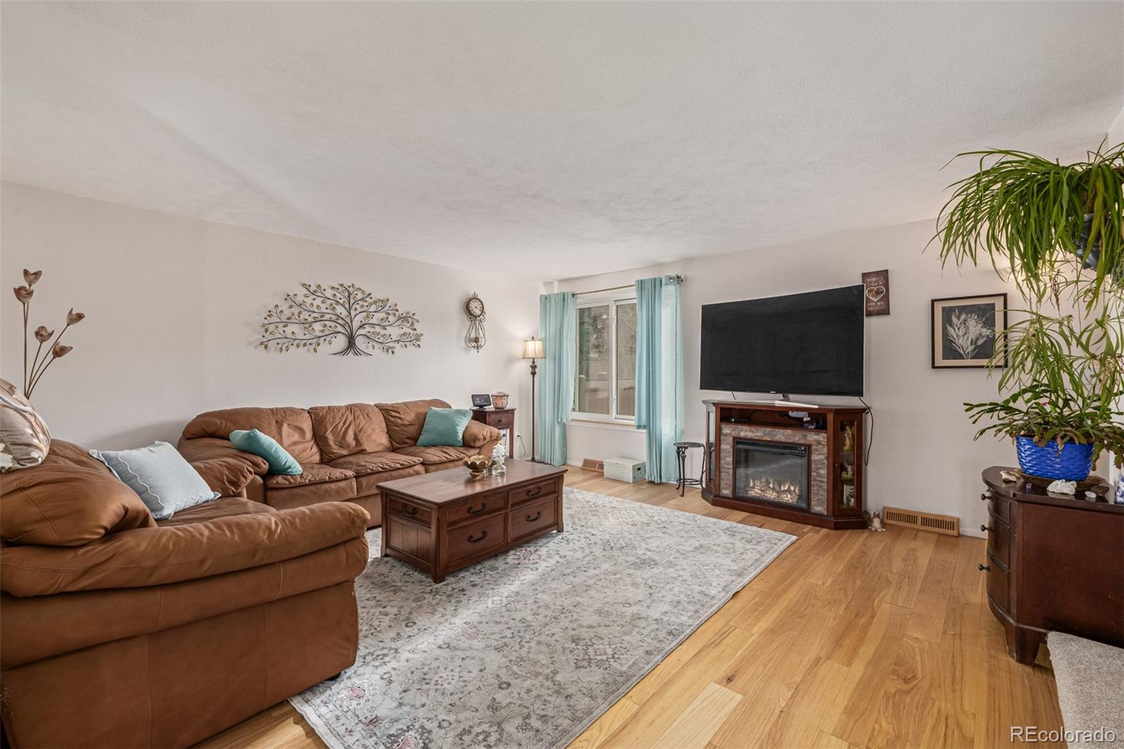 4233 E Maplewood Way