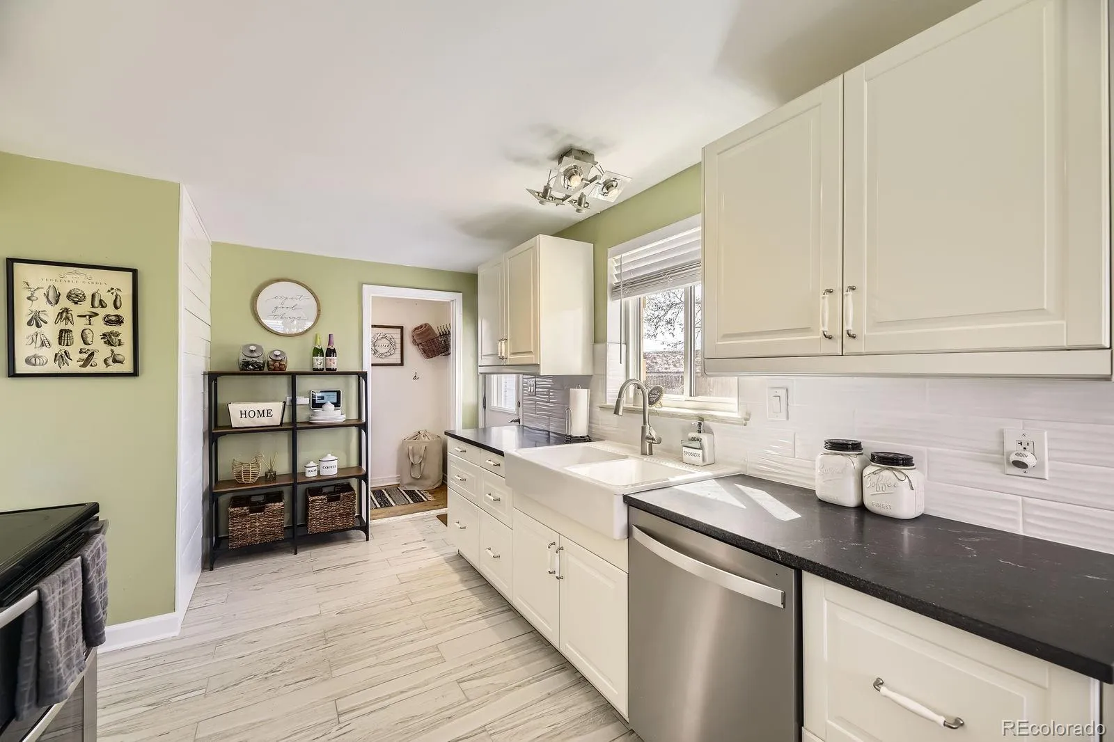 Denver, Colorado 80219, United States, 3 Bedrooms Bedrooms, ,1 BathroomBathrooms,Residential,Pending,114684