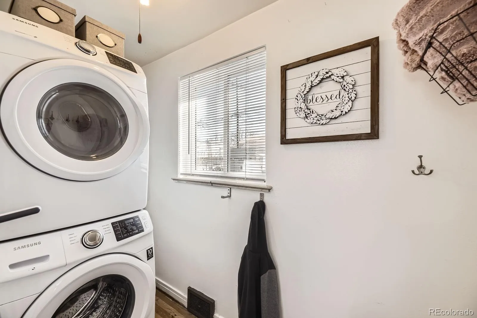 Denver, Colorado 80219, United States, 3 Bedrooms Bedrooms, ,1 BathroomBathrooms,Residential,Pending,114684