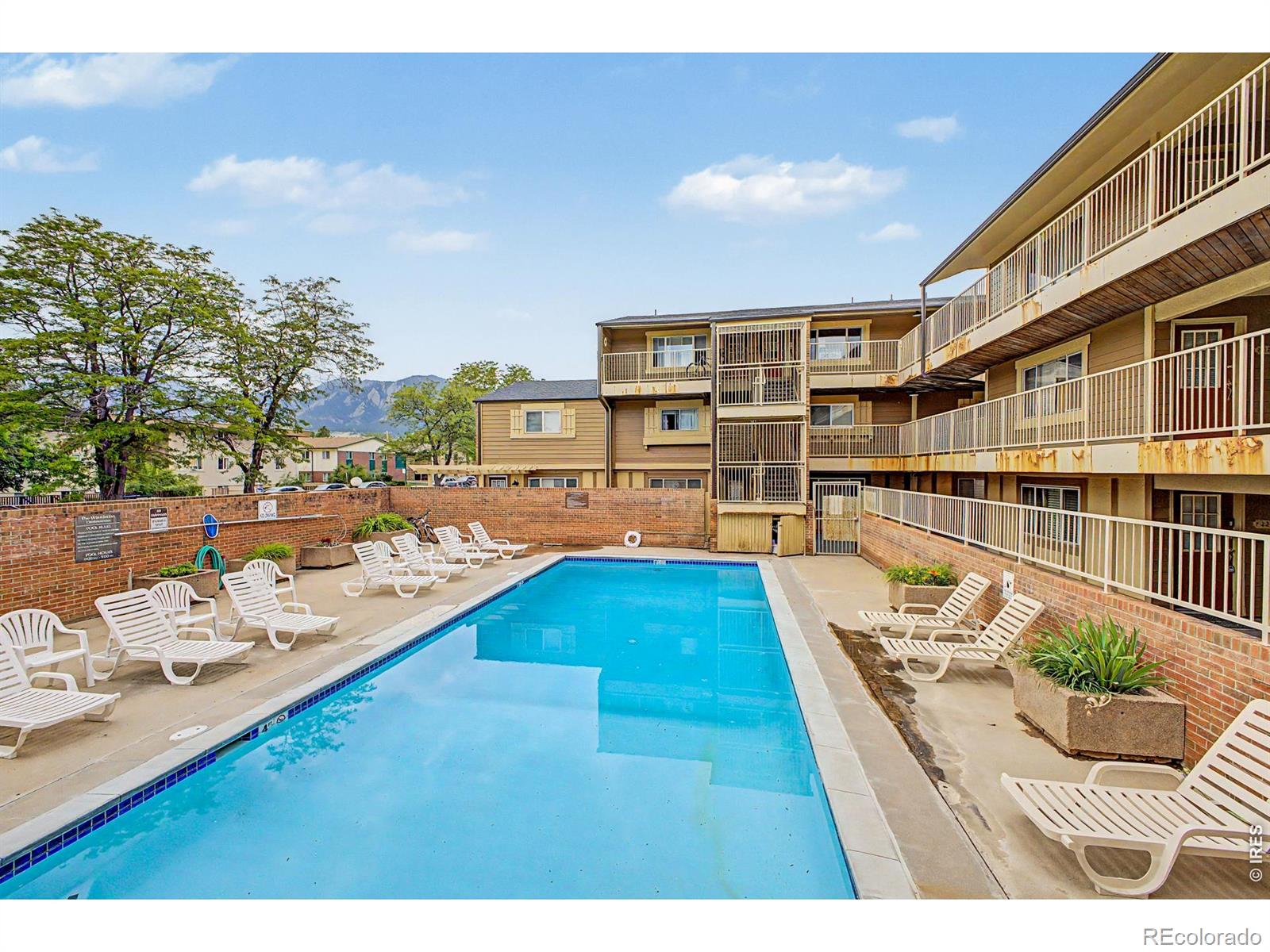 3161 Madison Avenue Q424