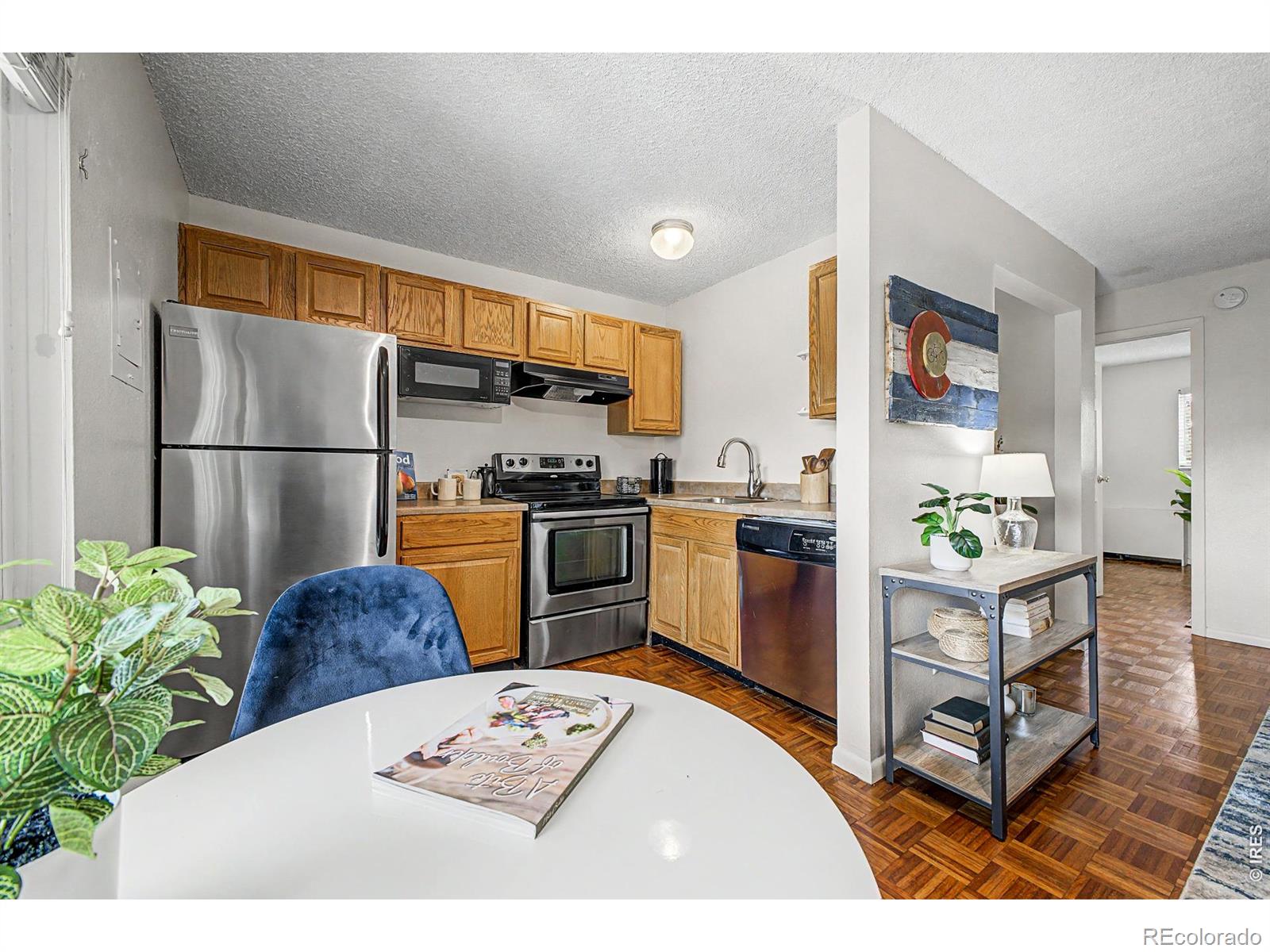 3161 Madison Avenue Q424