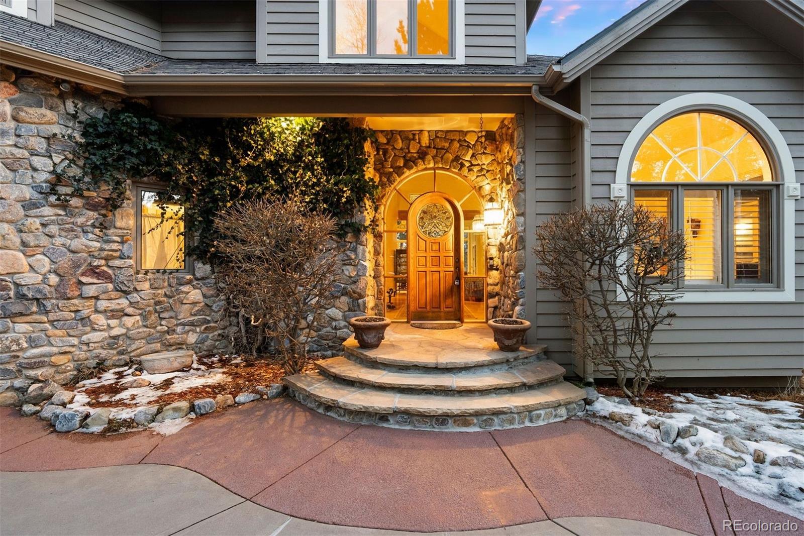 30082 Troutdale Ridge Road