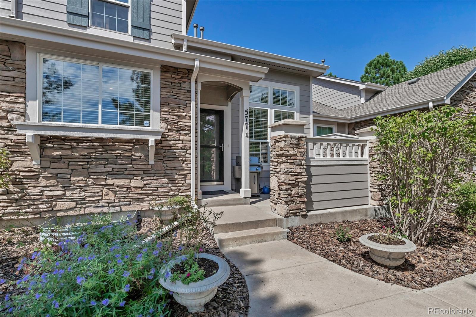 577 Clarendon Loop