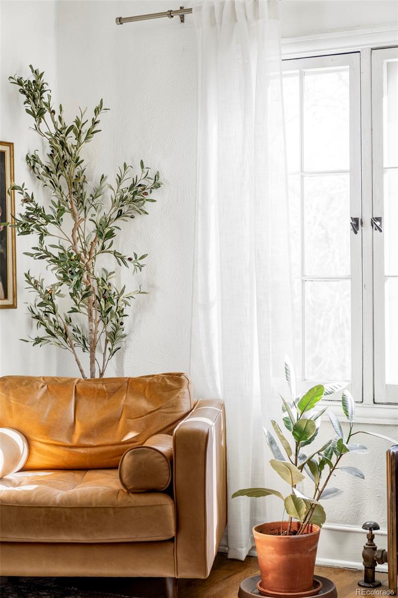 1369 N Downing Street 4