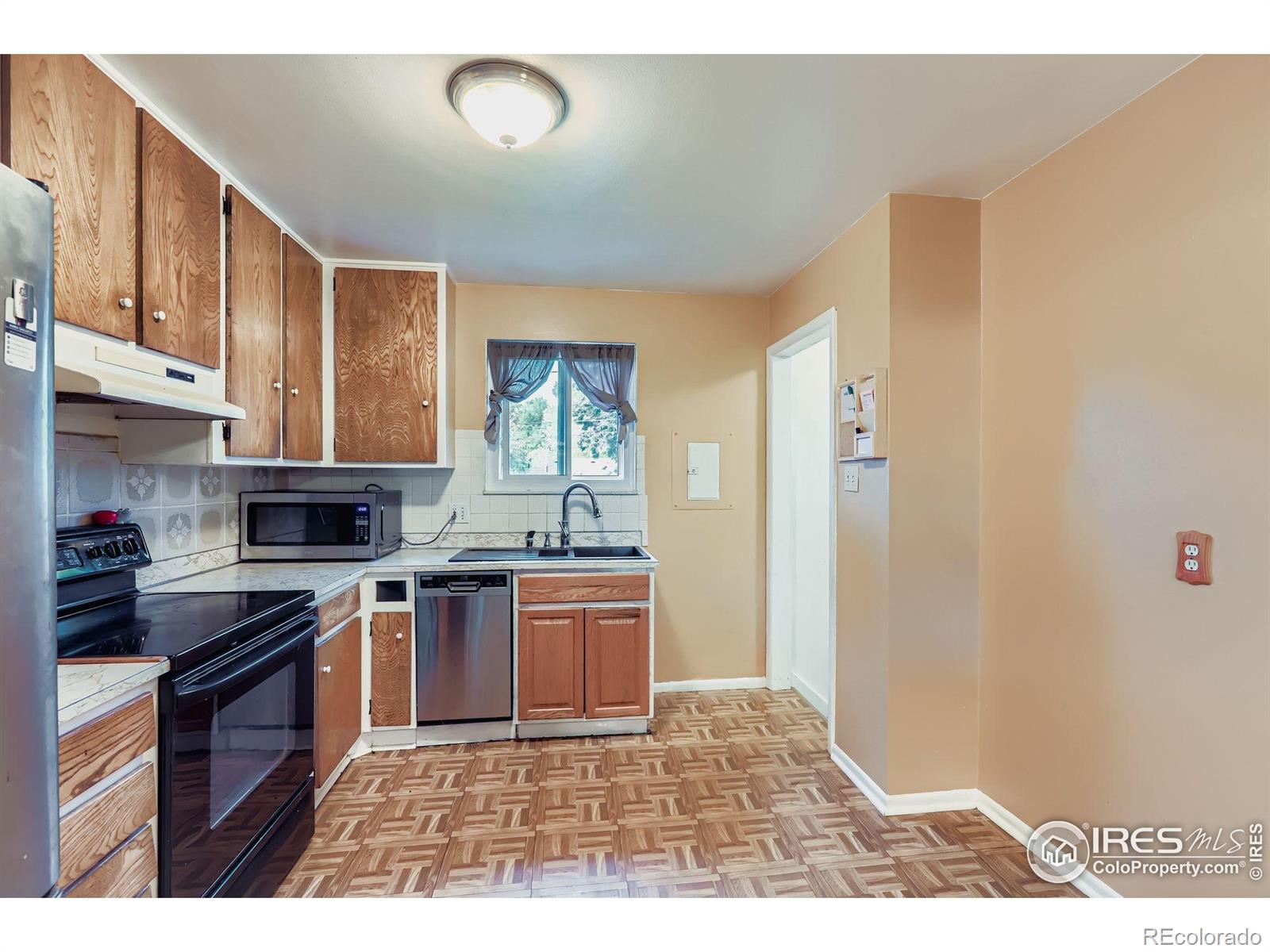 11816 Spring Drive