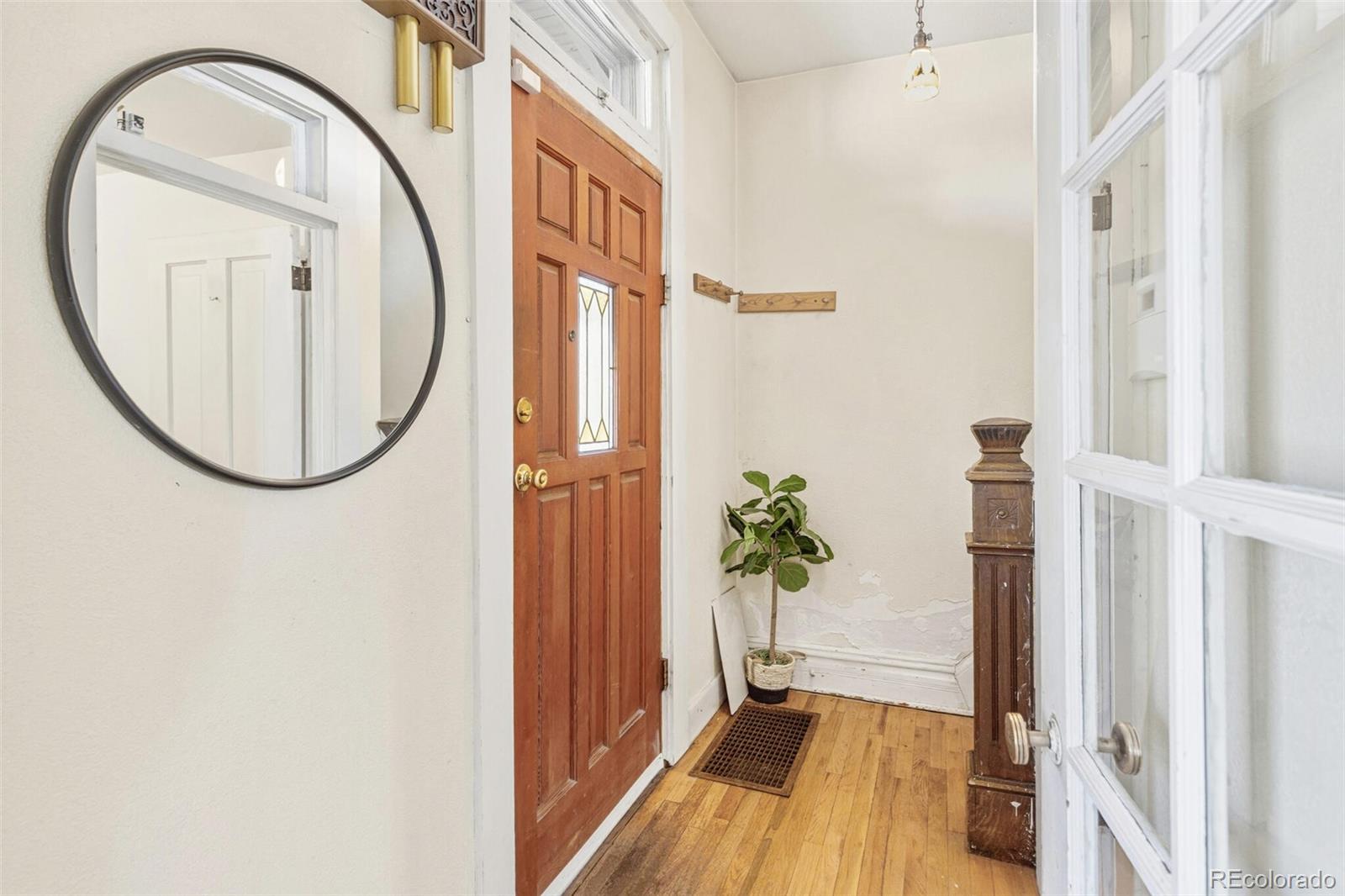 252 W Irvington Place