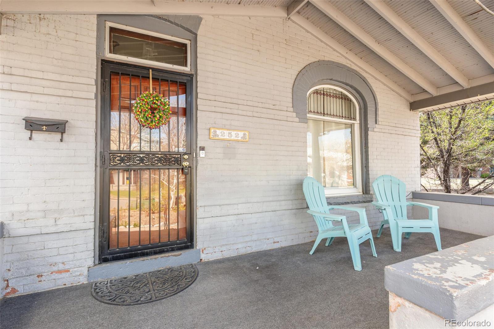 252 W Irvington Place