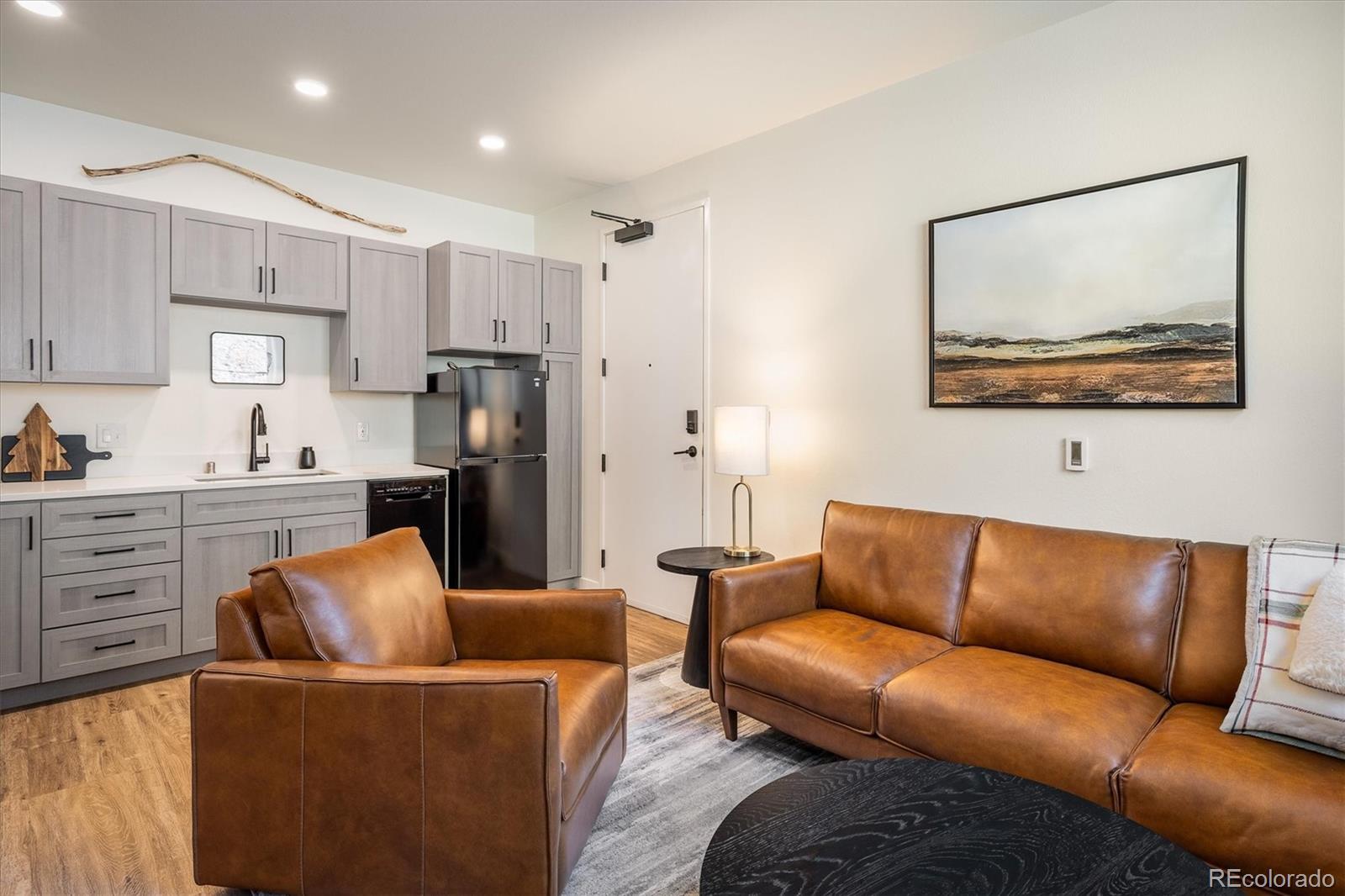 2121 Hummingbird Way 201