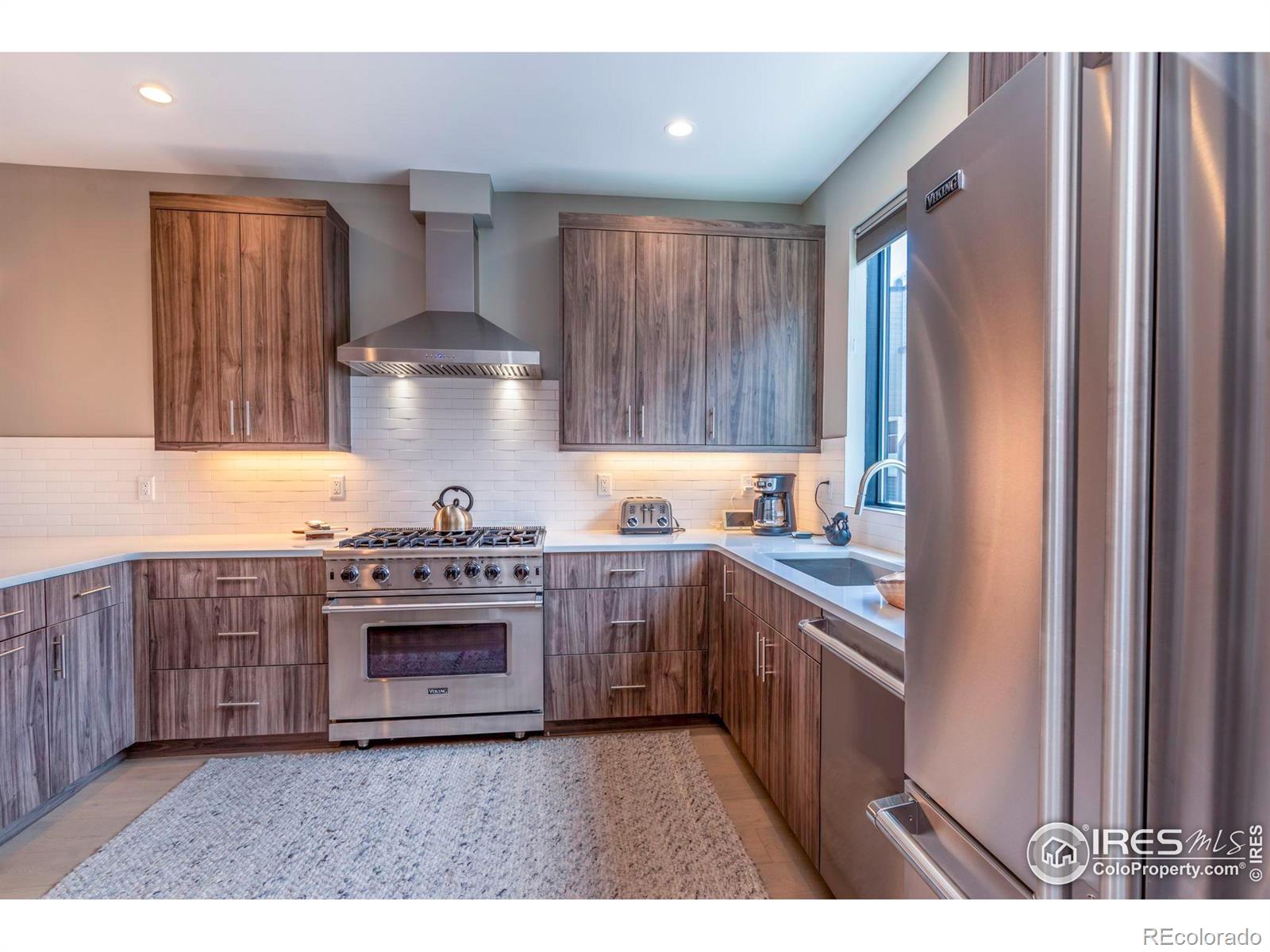 2465 Walnut Street 7