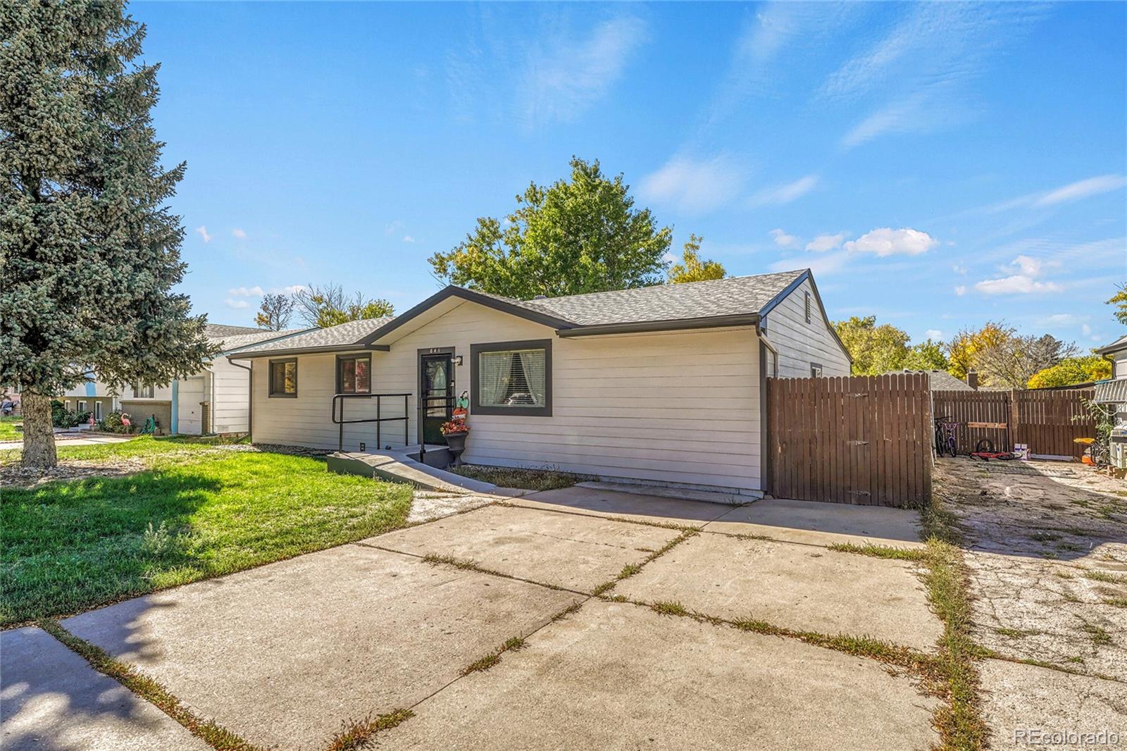 841 S Oakland Street, Aurora, CO, 80012 1 841 S Oakland Street
