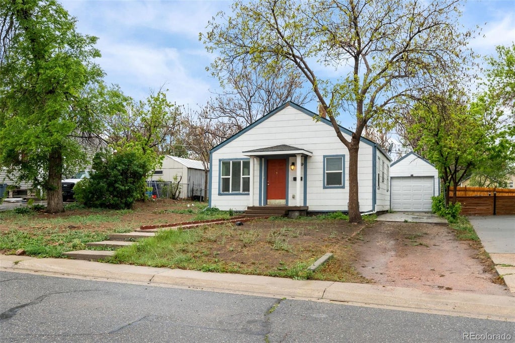 Photo of 949 S Perry Street, Denver, CO 80219 (MLS # 3879656)