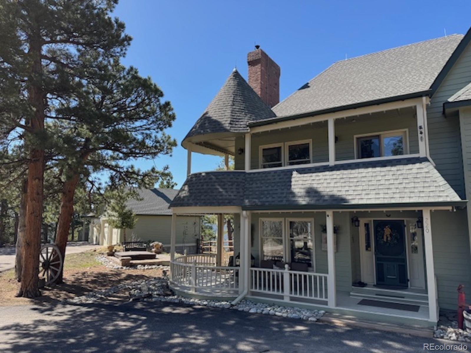 220 Ravenswood Court