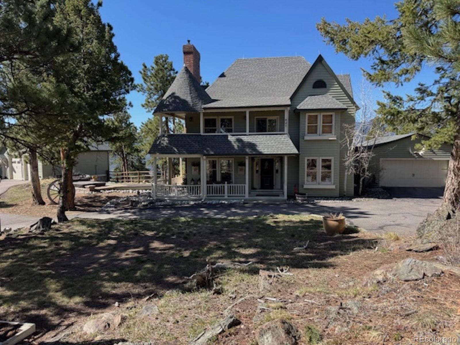 220 Ravenswood Court