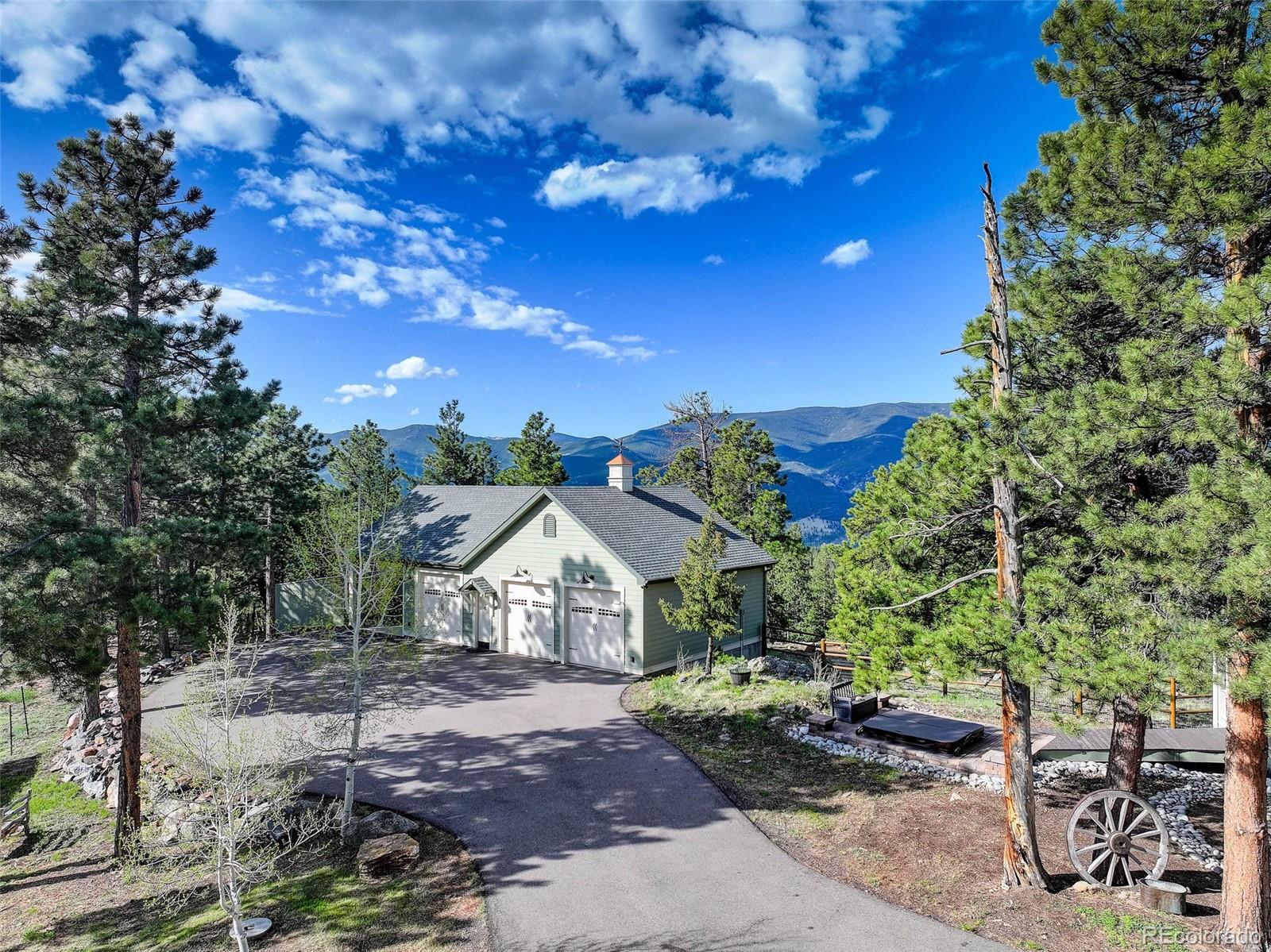 220 Ravenswood Court