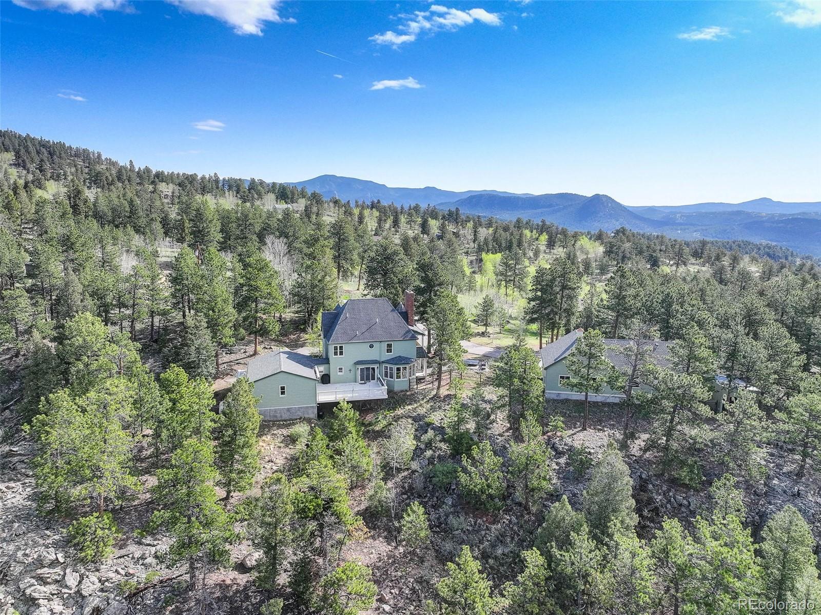 220 Ravenswood Court