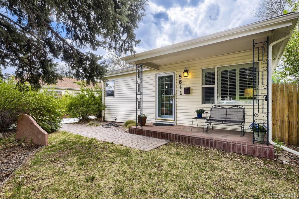 Photo of 5611 S Hickory Street, Littleton, CO 80120 (MLS # 1696354)