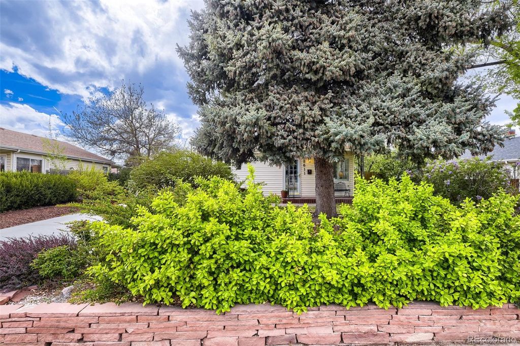 Photo of 5611 S Hickory Street, Littleton, CO 80120 (MLS # 1696354)