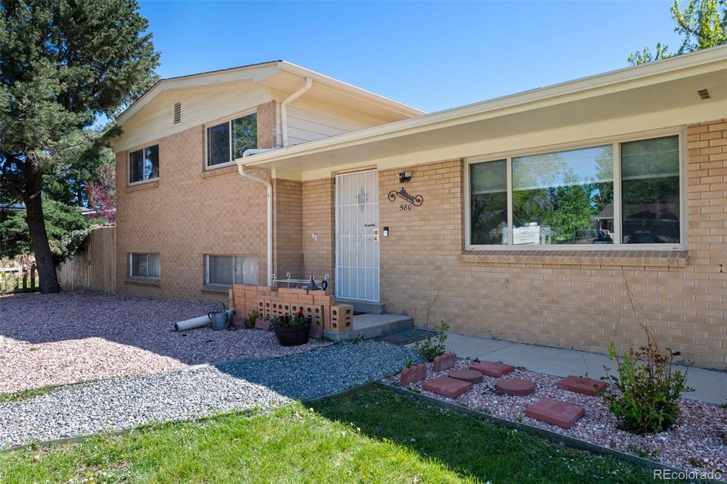 Photo of 580 S Parfet Street, Lakewood, CO 80226 (MLS # 5394076)