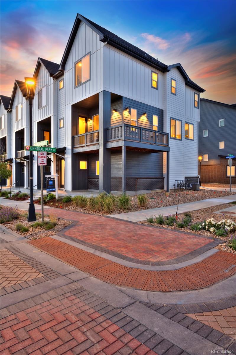 Photo 4 of 13 of 685 Promenade Drive multi-family property