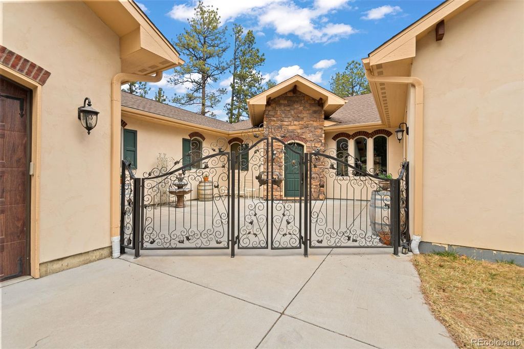 Photo of 1429 Gore Circle, Larkspur, CO 80118 (MLS # 3867171)