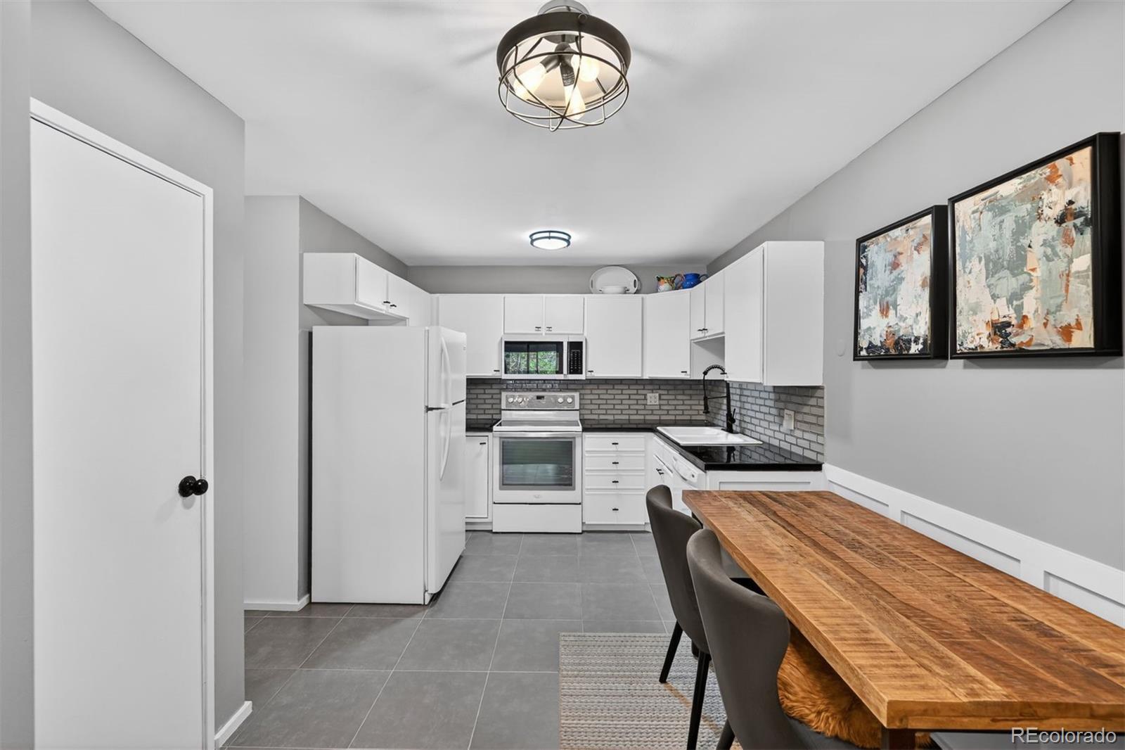 3184 S Heather Gardens Way 408