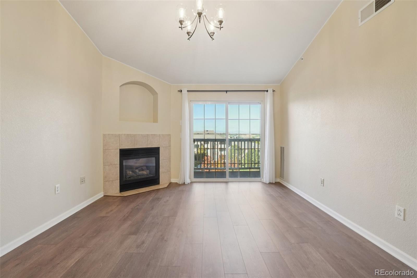 7440 S Blackhawk Street 4-305