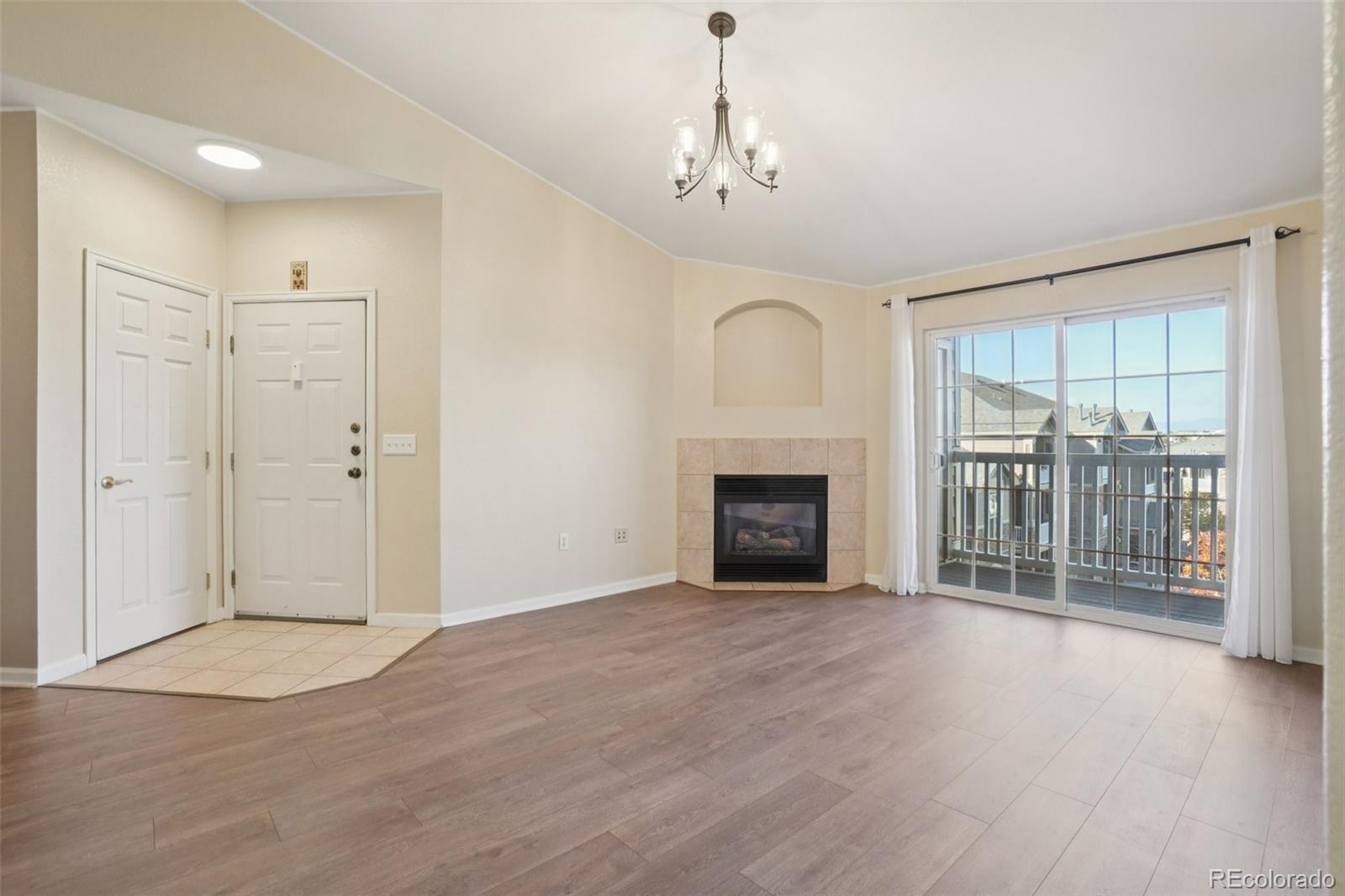 7440 S Blackhawk Street 4-305