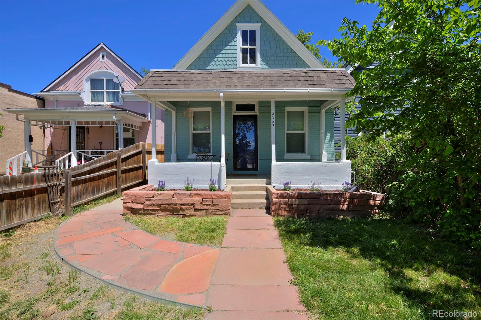 2527 W Dunkeld Place