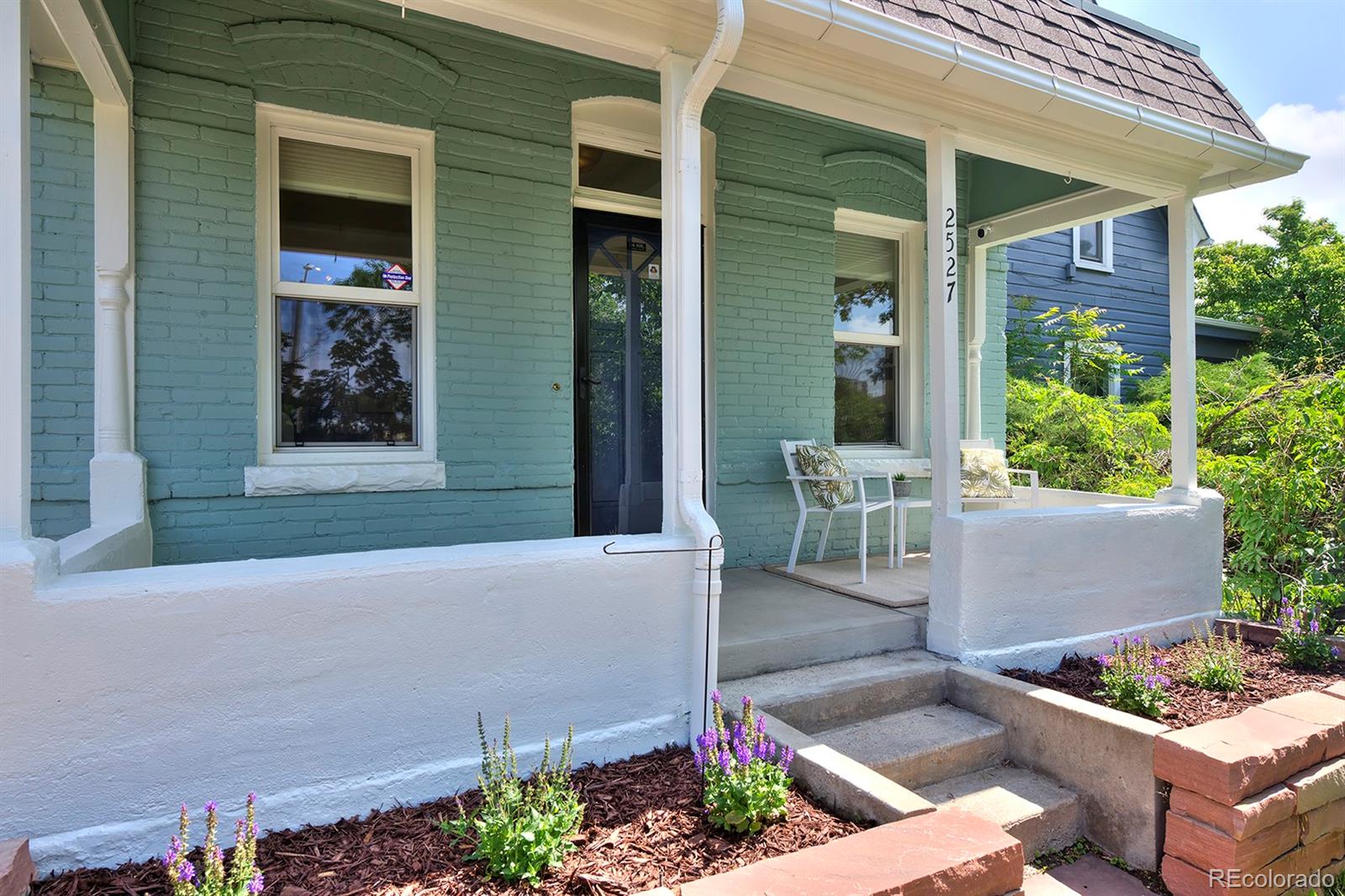 2527 W Dunkeld Place
