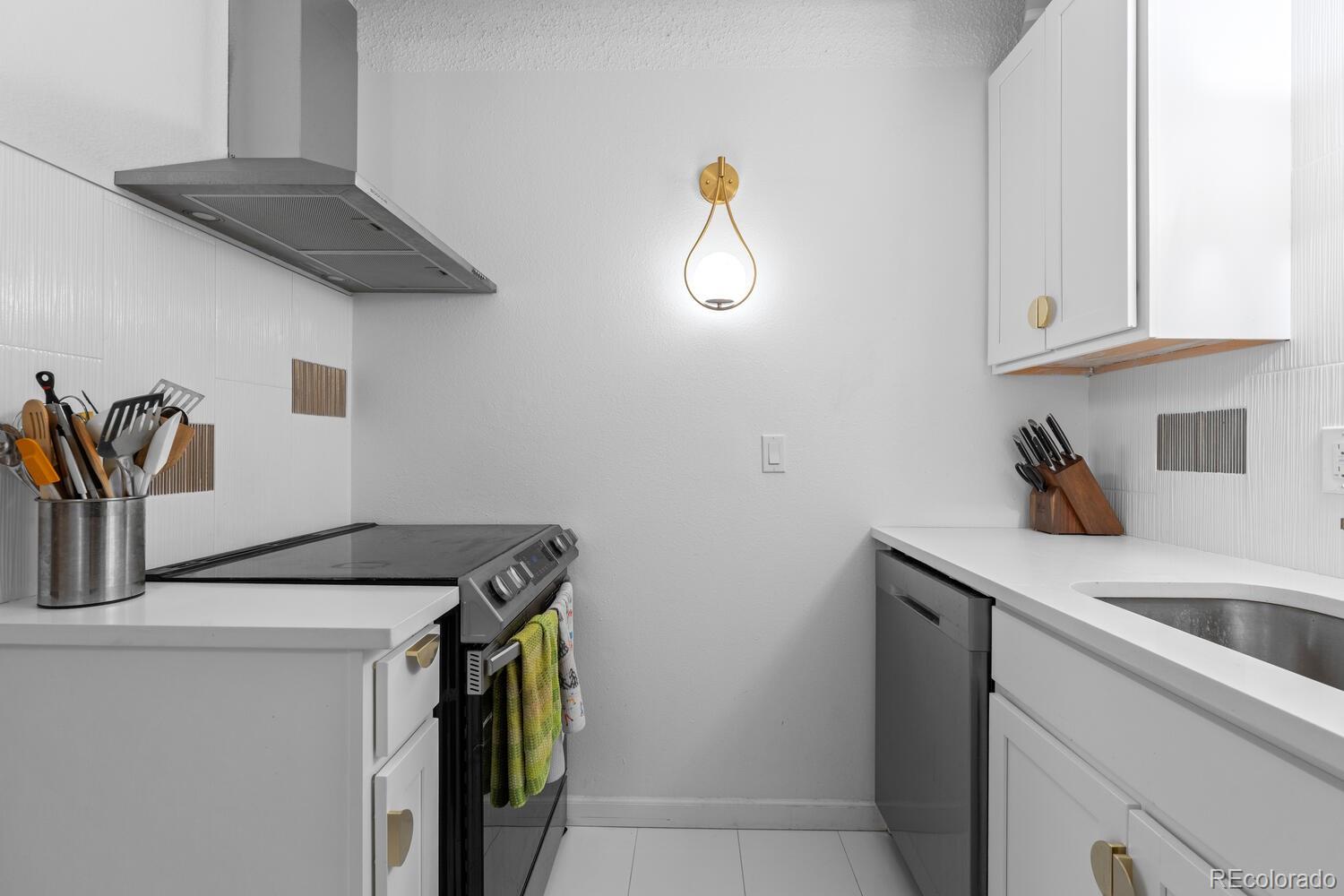 1265 Race Street 302