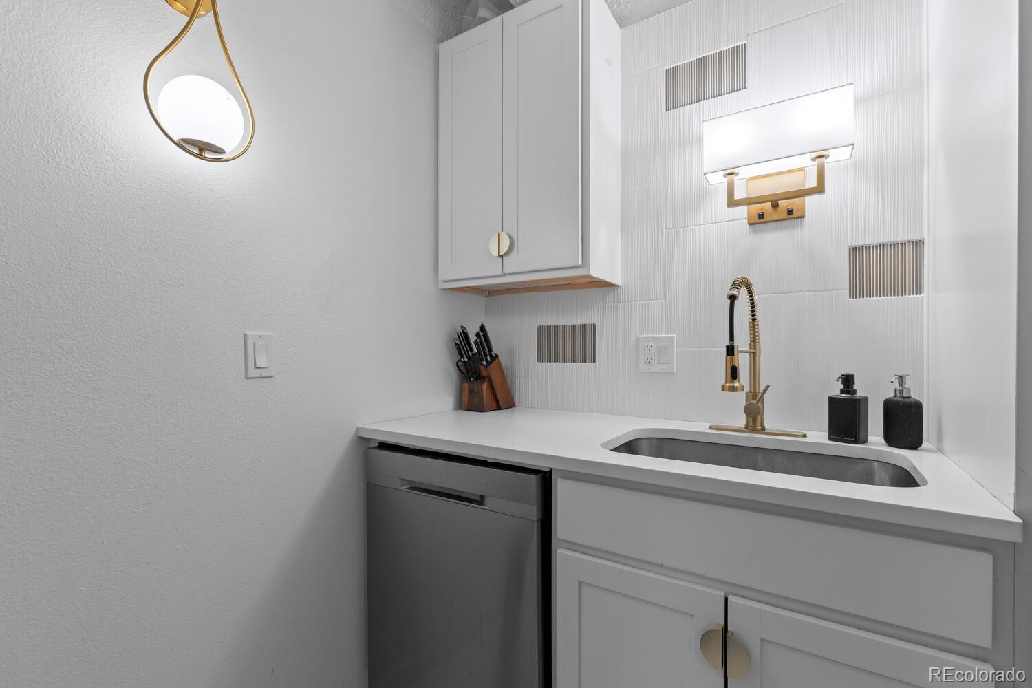 1265 Race Street 302