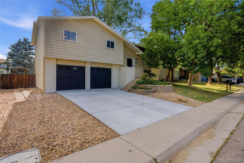 Photo of 7019 S Allison Way, Littleton, CO 80128 (MLS # 5171546)
