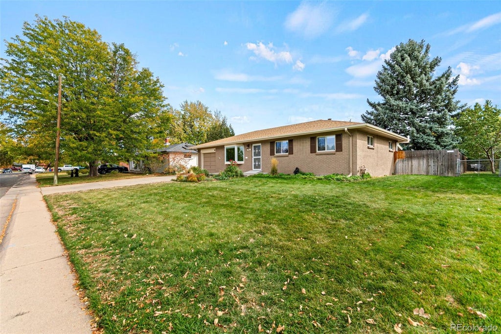 Photo of 598 W Valleyview Avenue, Littleton, CO 80120 (MLS # 2320786)