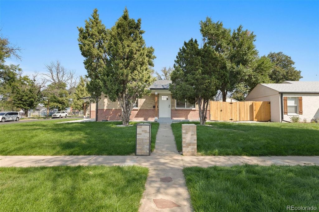 Photo of 3690 N Steele Street, Denver, CO 80205 (MLS # 3645241)