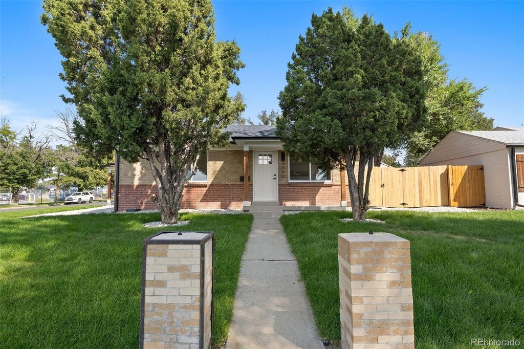 Photo of 3690 N Steele Street, Denver, CO 80205 (MLS # 3645241)