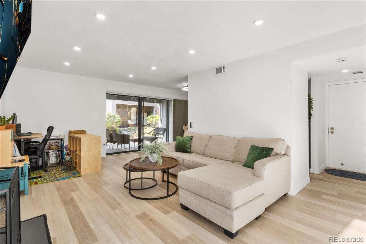 6480 S Dayton Street M04