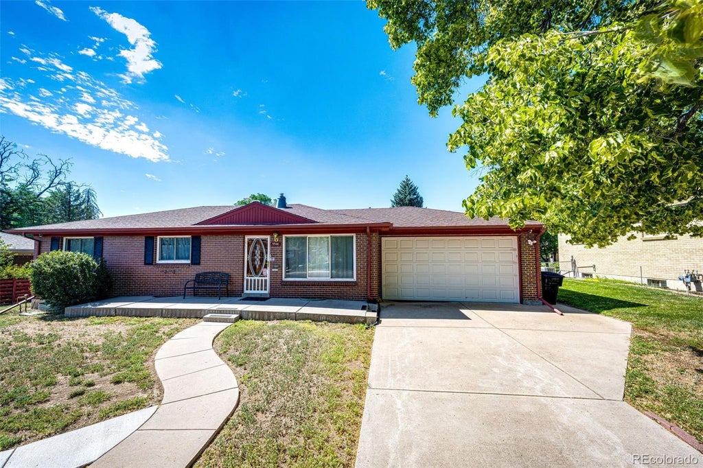 Photo of 3344 W Wagon Trail Drive, Englewood, CO 80110 (MLS # 7773119)