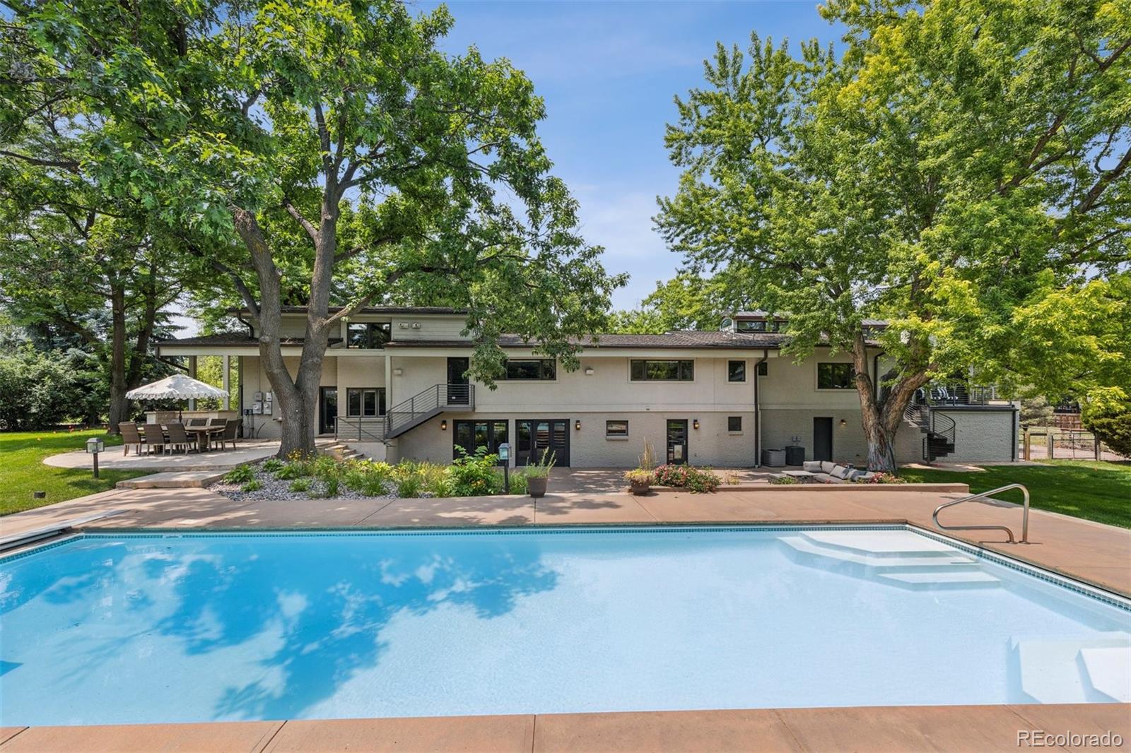 16 Vista Road