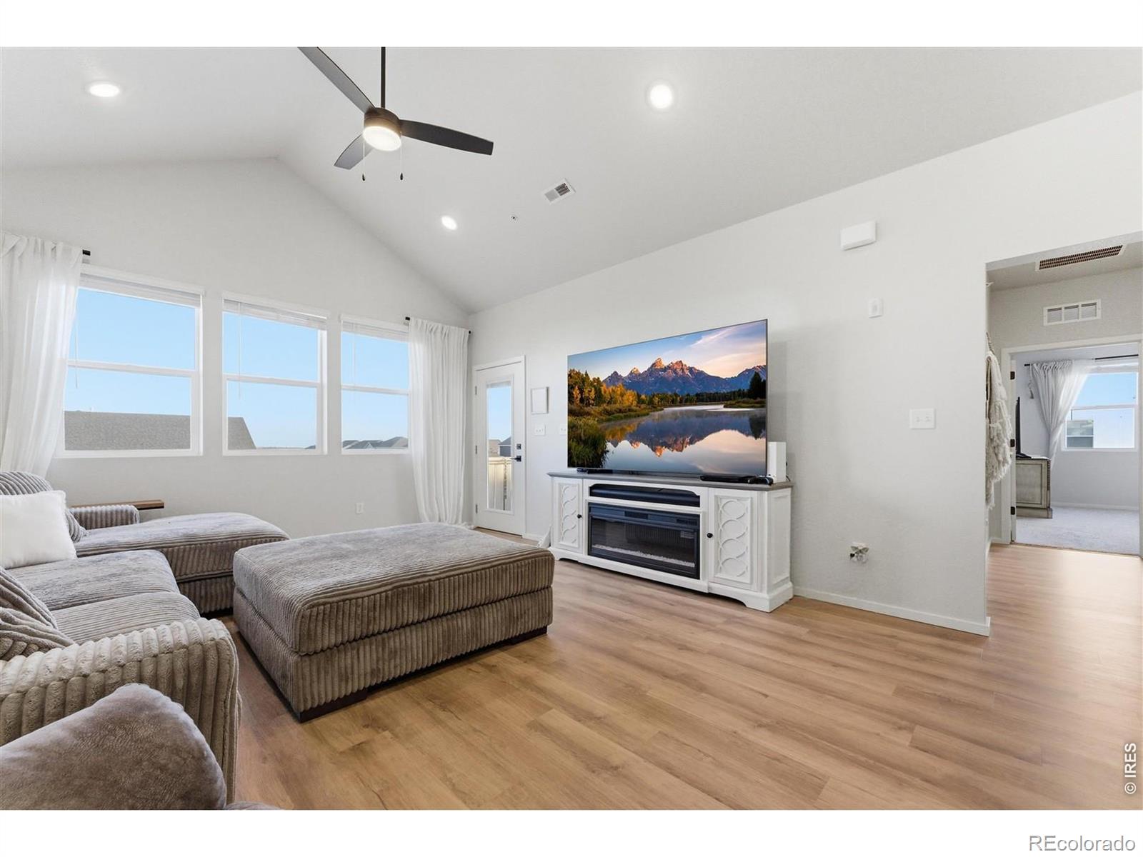 1800 Iron Wheel Drive 3