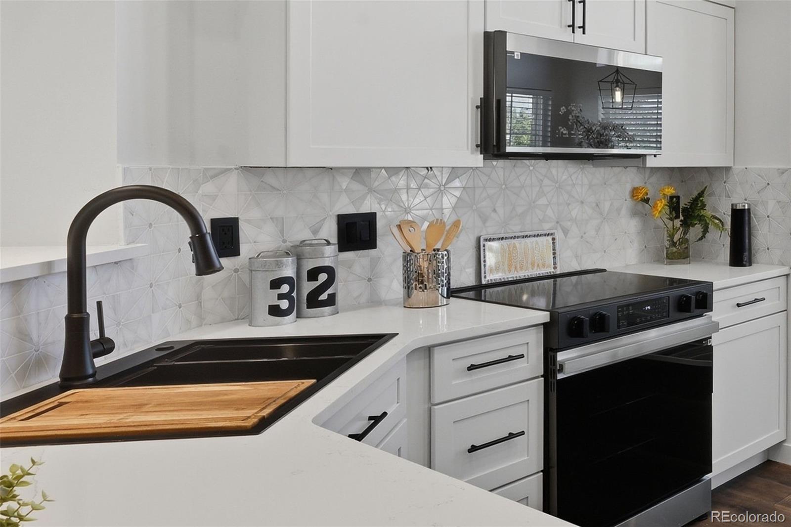 2750 Helmsdale Drive - Photo 2