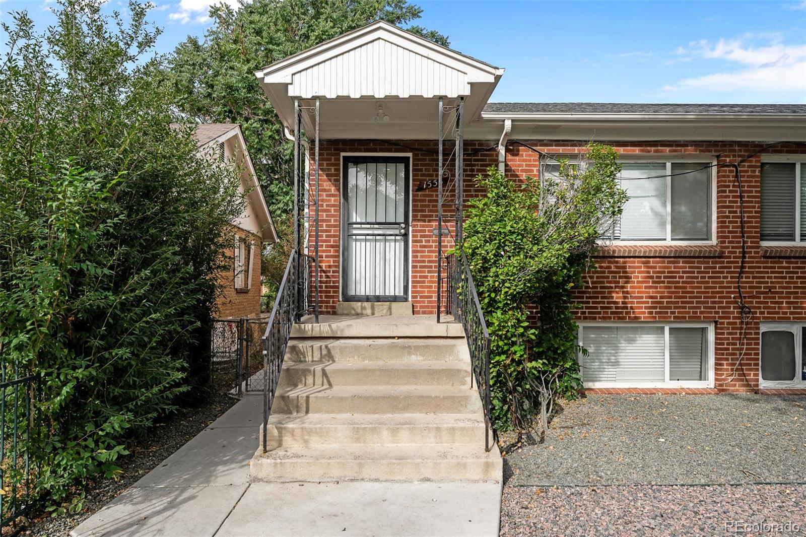 1555-1557 N Tamarac Street