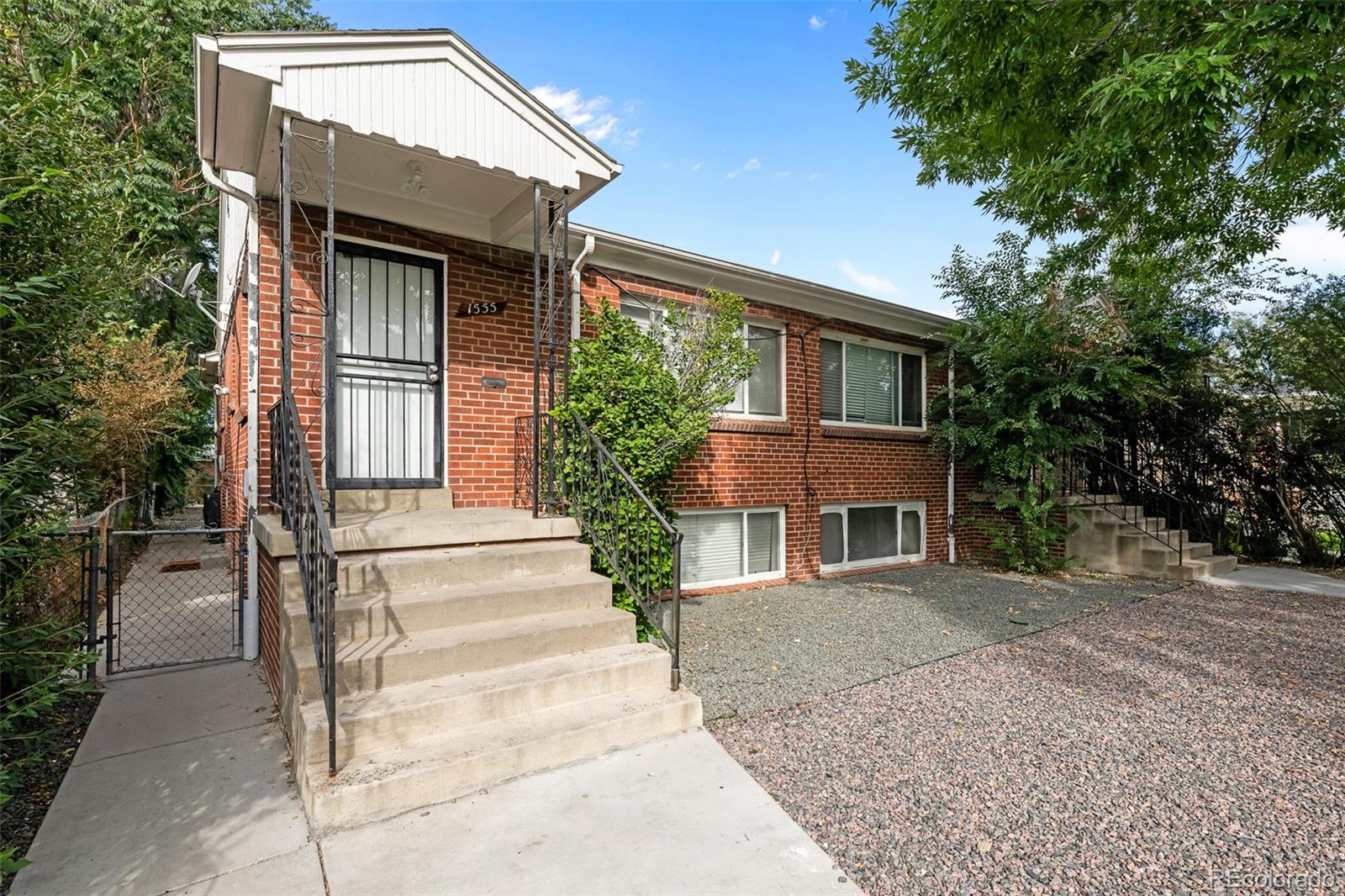 1555-1557 N Tamarac Street