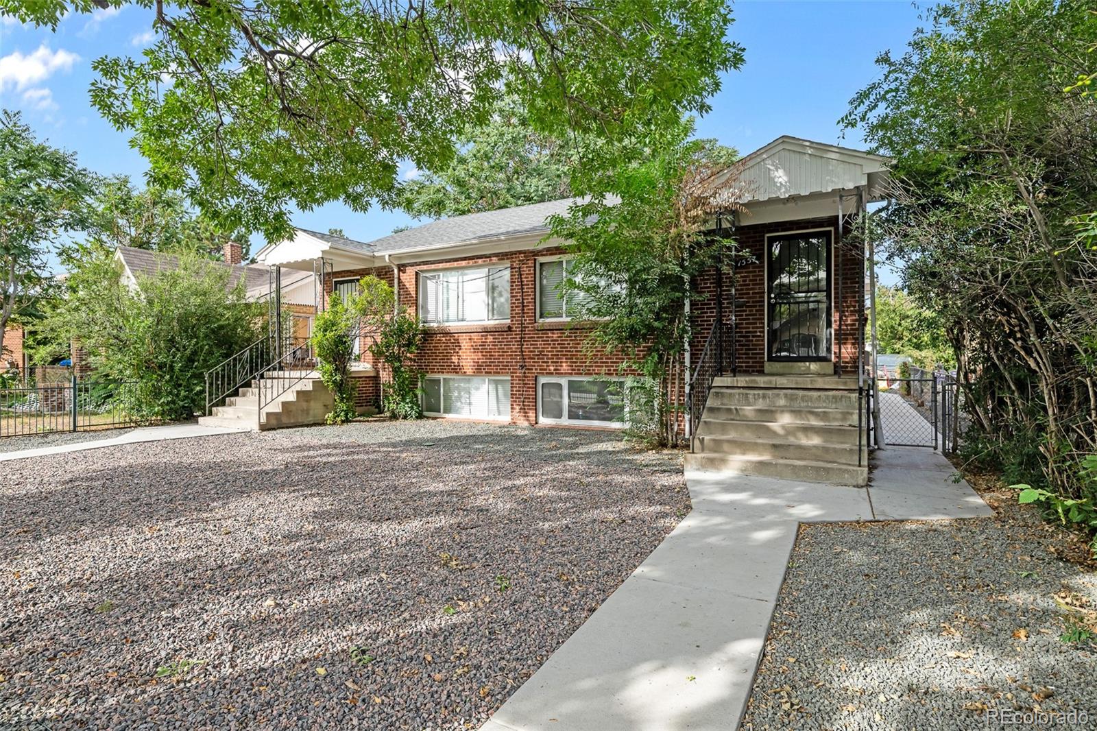 1555-1557 N Tamarac Street