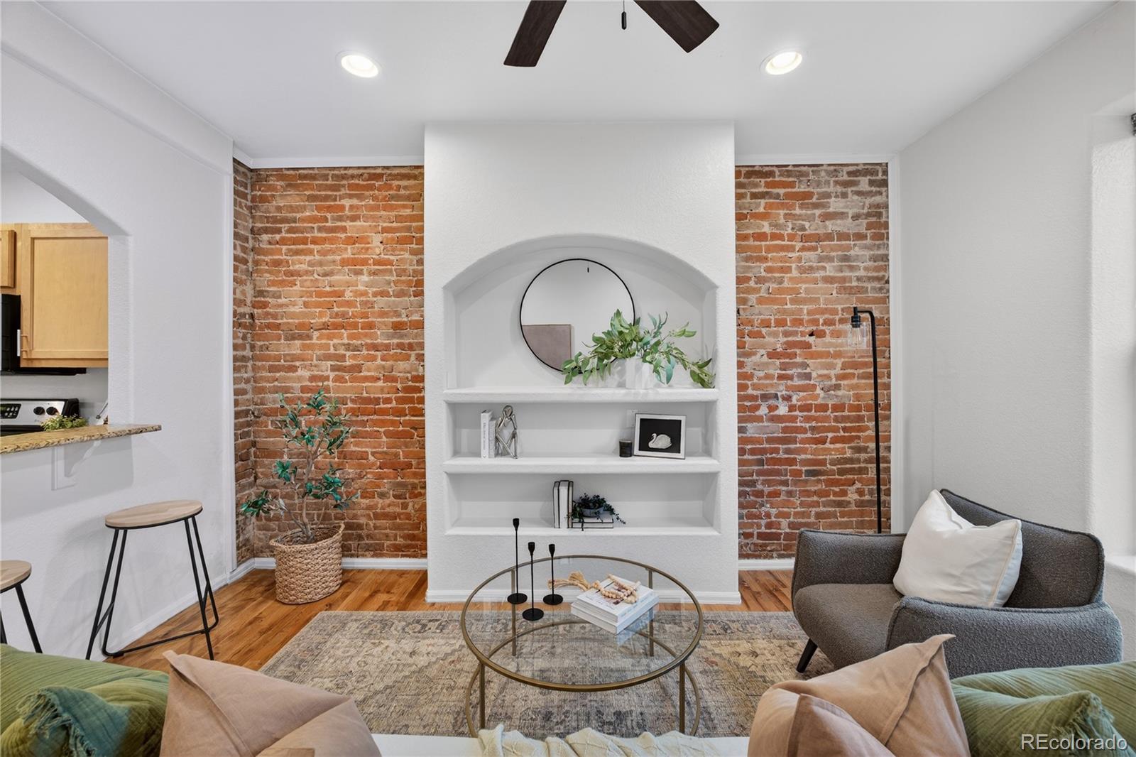 3649 N Mariposa Street