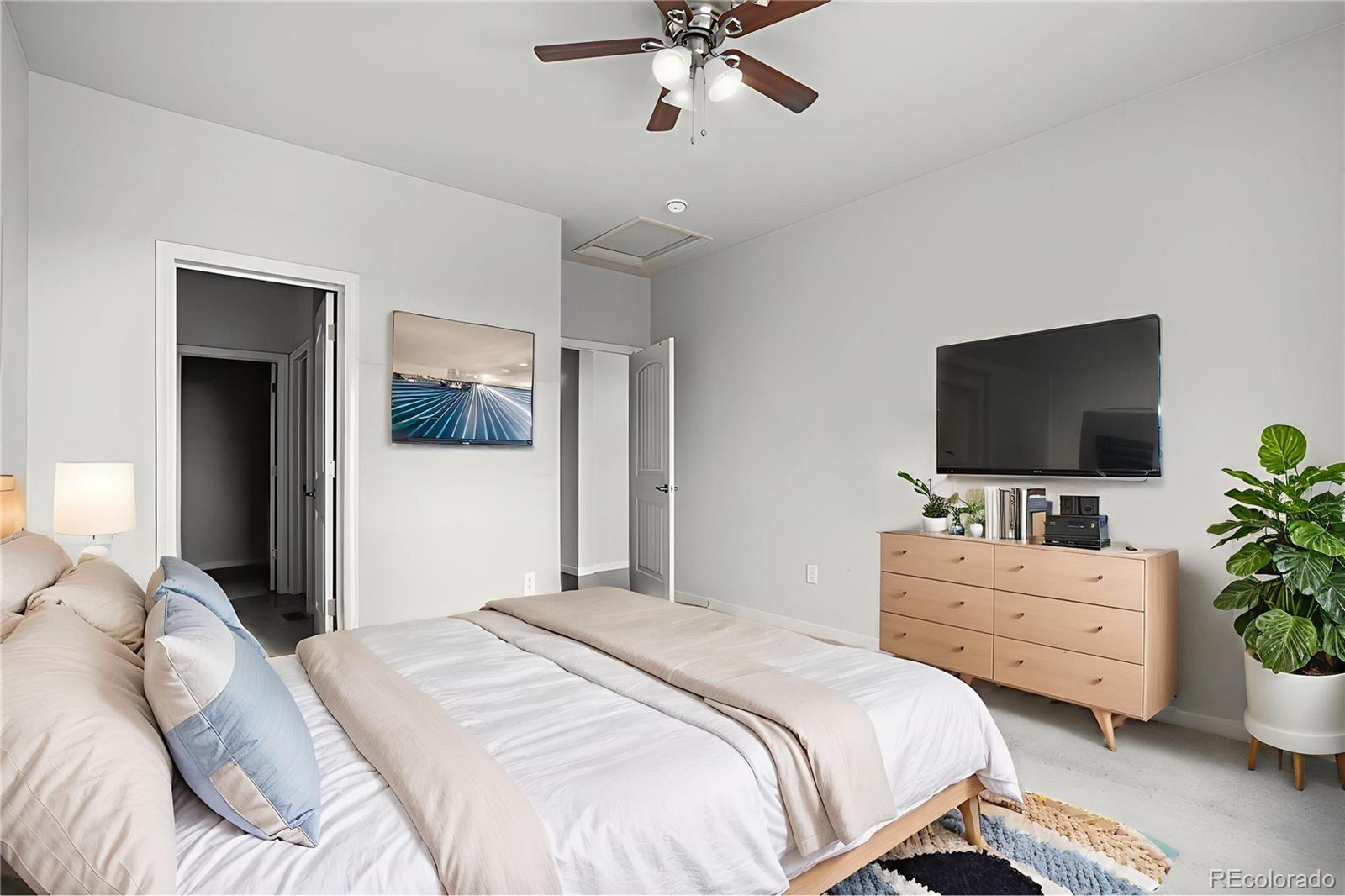 12201 Village Circle W