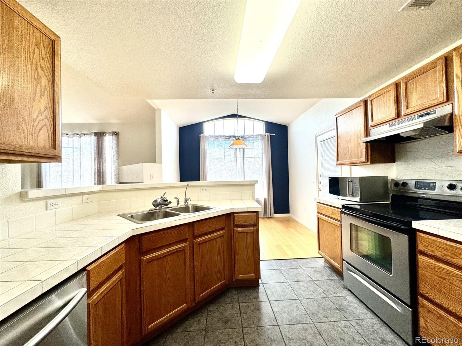 7440 S Blackhawk Street 208, Englewood, CO, 80112 2 7440 S Blackhawk Street 208
