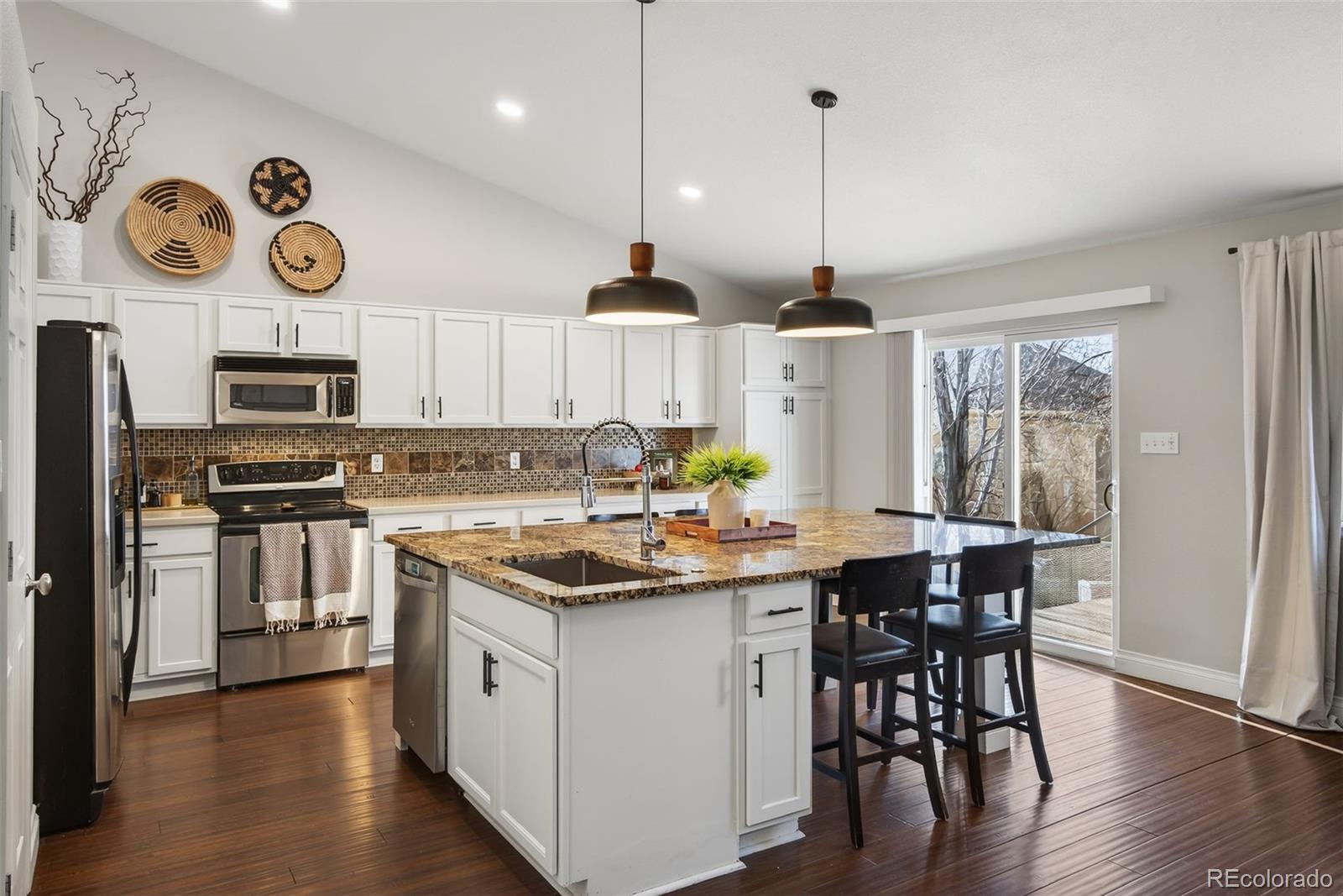 6737 Thistle Ridge Avenue