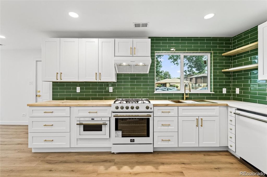 Photo of 3070 Cherry Street, Denver, CO 80207 (MLS # 8785598)